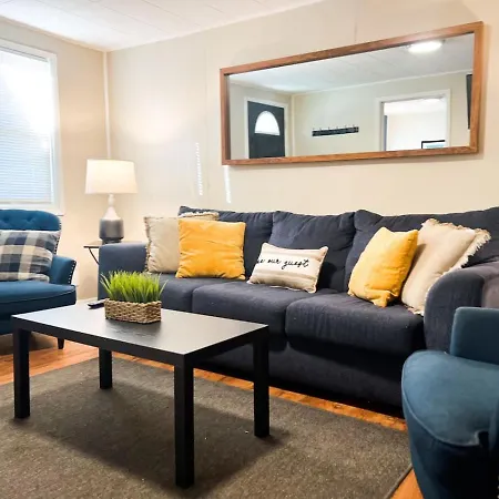 5 Bedroom 10 Beds, Sleeps 14, Large Off-Street Parking
